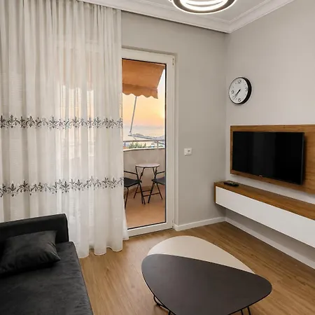 Apartment Modern Sea View With Balcony And Walking Distance To The Durres